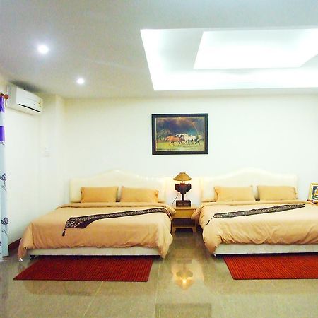 Queen Palace Hotel Mae Sot Exterior photo