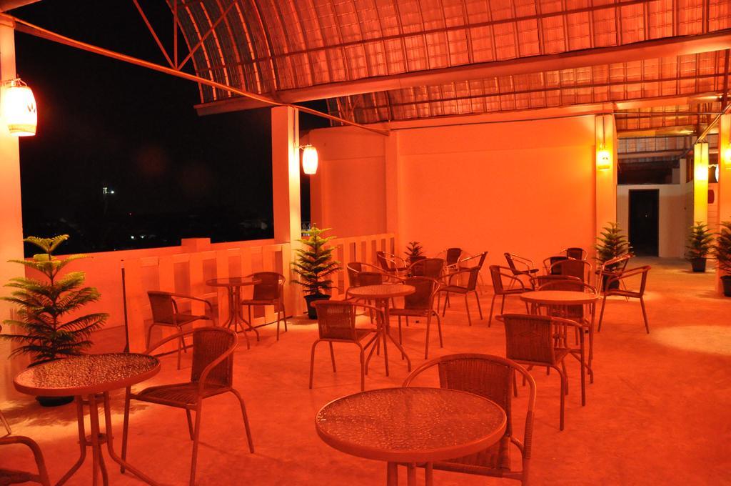 Queen Palace Hotel Mae Sot Exterior photo