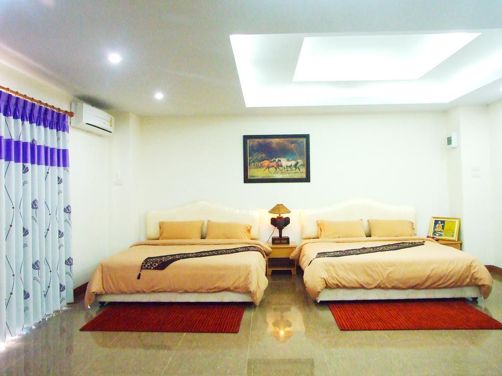 Queen Palace Hotel Mae Sot Exterior photo