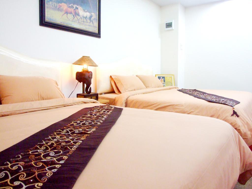 Queen Palace Hotel Mae Sot Exterior photo