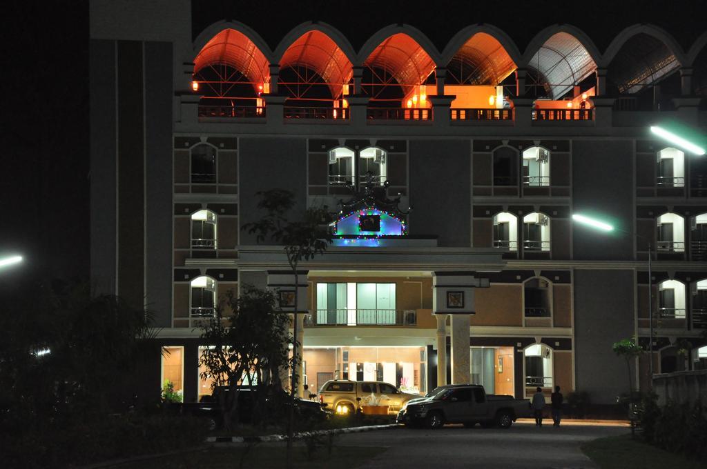 Queen Palace Hotel Mae Sot Exterior photo