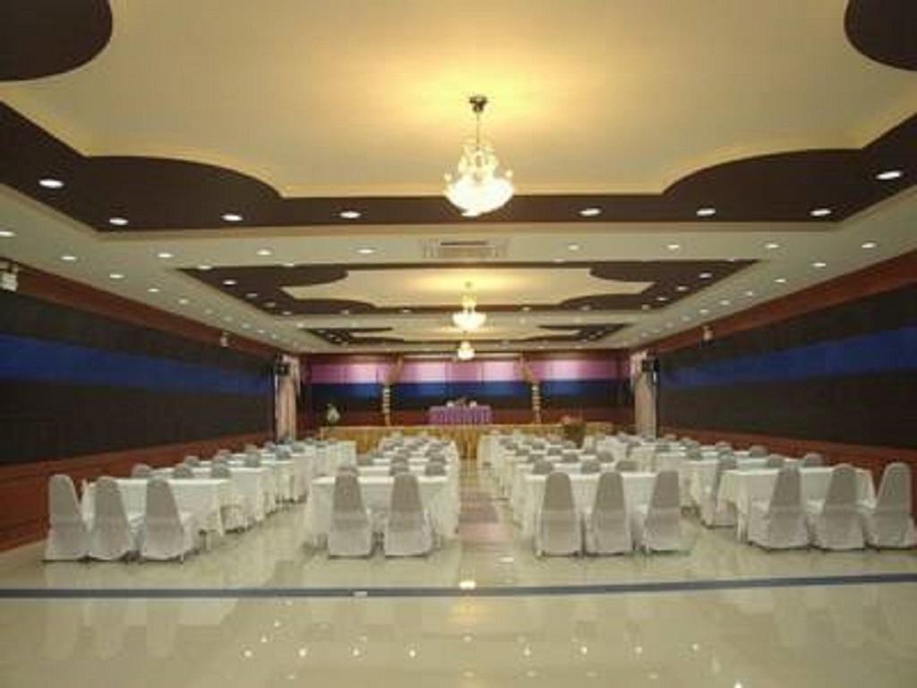 Queen Palace Hotel Mae Sot Exterior photo