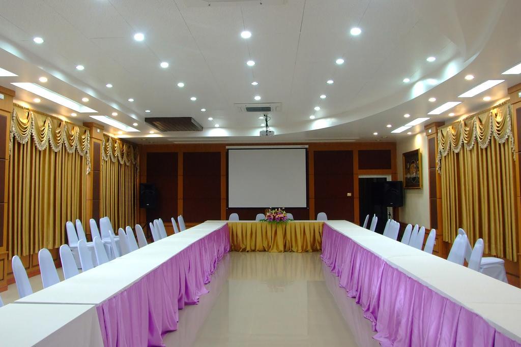 Queen Palace Hotel Mae Sot Exterior photo